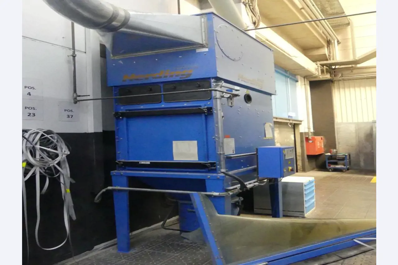 Equipement mécanique et accessoires d'une ancienne imprimerie en héliogravure-1