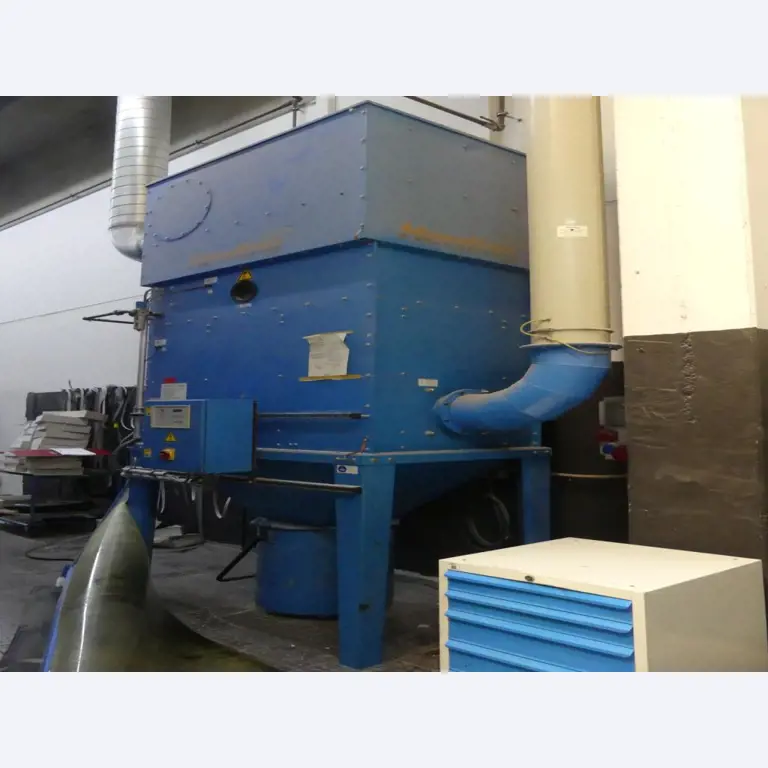 Equipement mécanique et accessoires d'une ancienne imprimerie en héliogravure-3