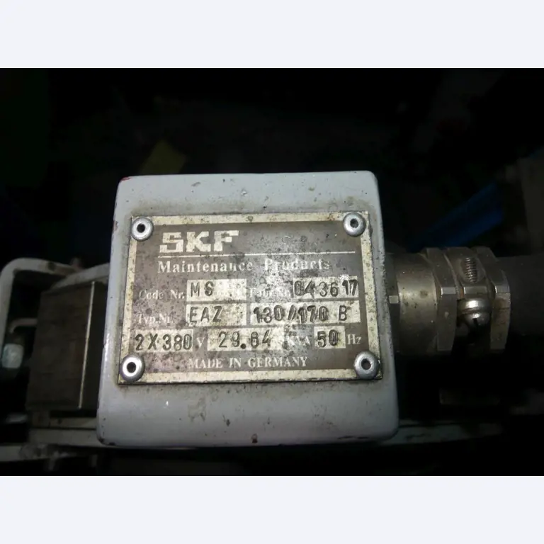 Equipement mécanique et accessoires d'une ancienne imprimerie en héliogravure-9