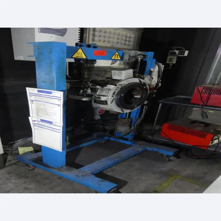 Equipement mécanique et accessoires d'une ancienne imprimerie en héliogravure-5