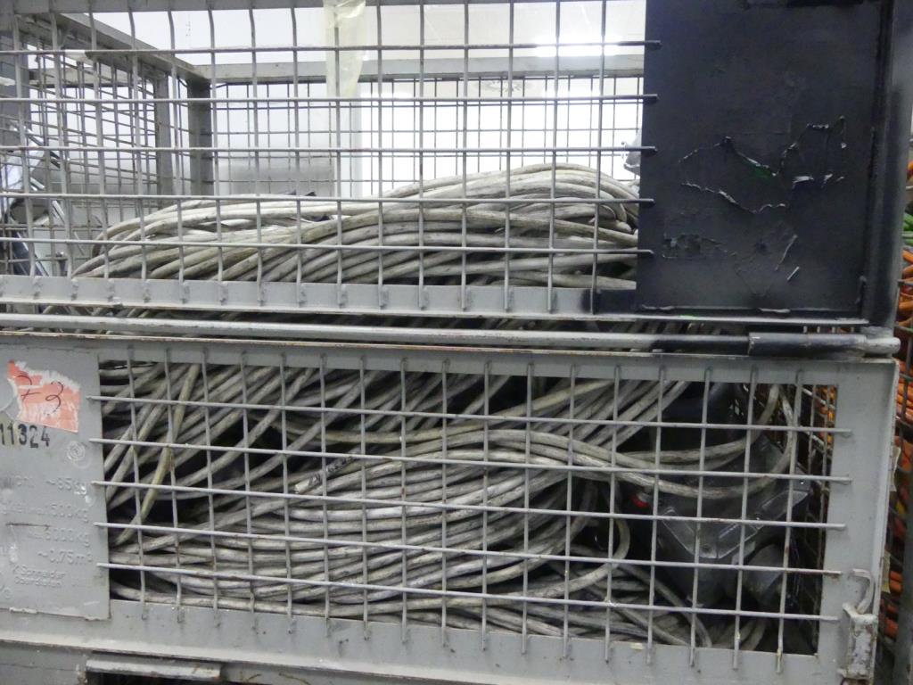 Maquinaria y accesorios de una antigua imprenta de huecograbado-9