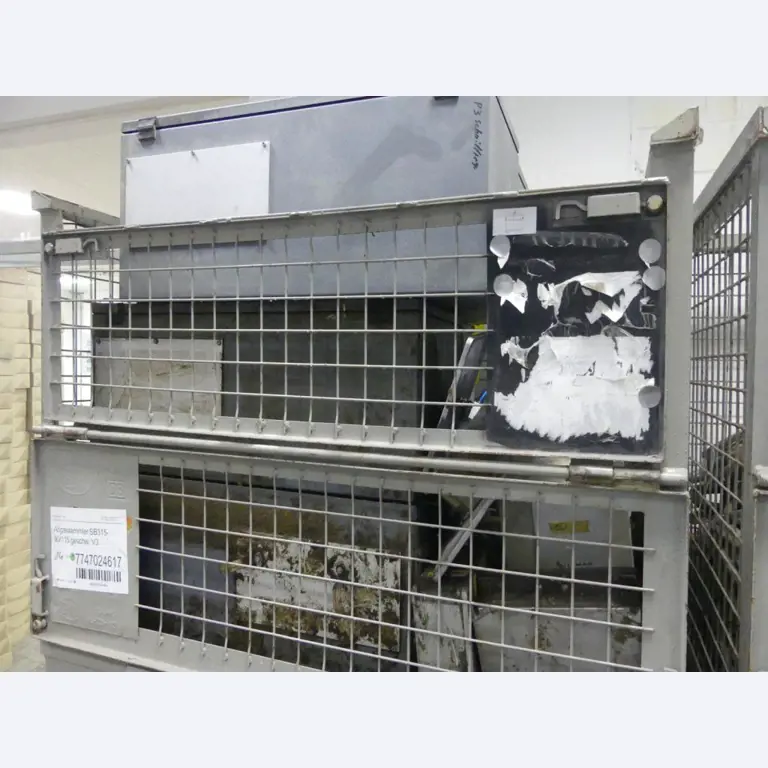 Equipement mécanique et accessoires d'une ancienne imprimerie en héliogravure-10