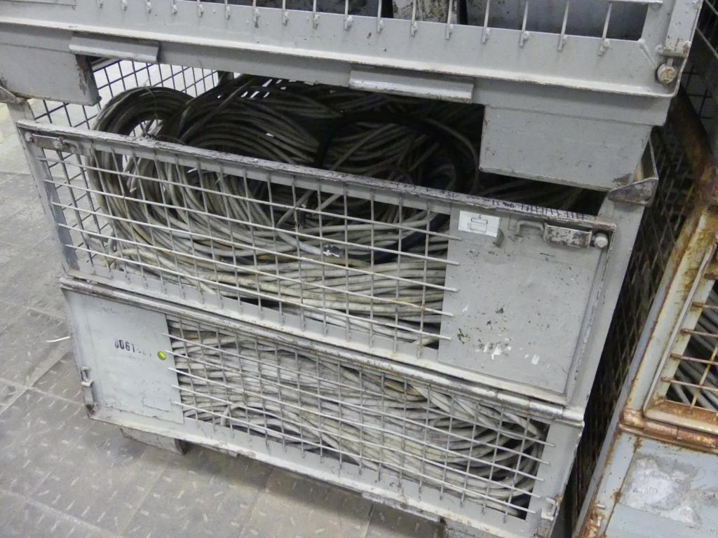 Maquinaria y accesorios de una antigua imprenta de huecograbado-11