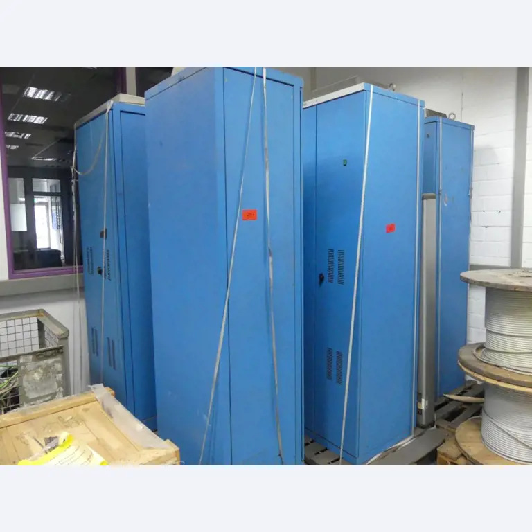 Equipement mécanique et accessoires d'une ancienne imprimerie en héliogravure-1