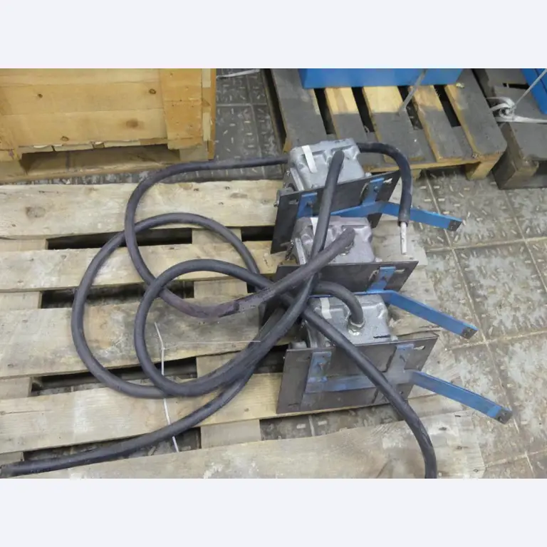 Equipement mécanique et accessoires d'une ancienne imprimerie en héliogravure-2