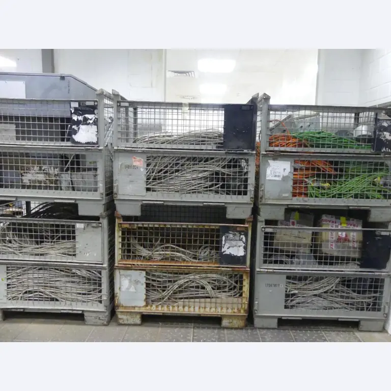 Equipement mécanique et accessoires d'une ancienne imprimerie en héliogravure-5