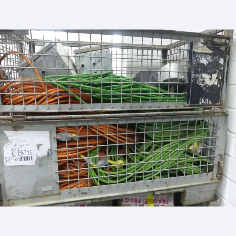 Equipement mécanique et accessoires d'une ancienne imprimerie en héliogravure-6