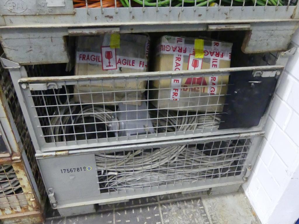 Maquinaria y accesorios de una antigua imprenta de huecograbado-7