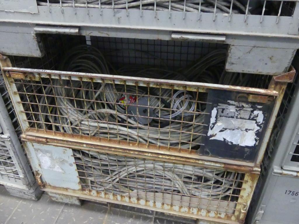 Maquinaria y accesorios de una antigua imprenta de huecograbado-8