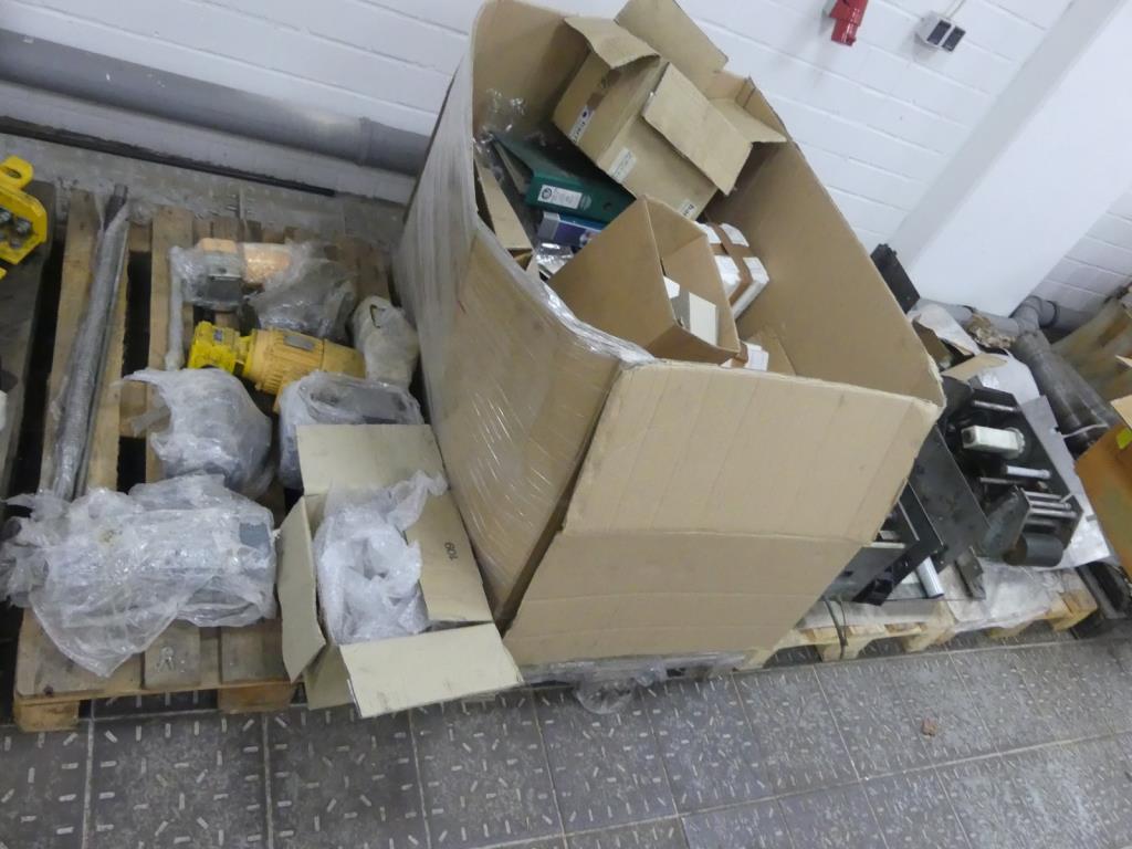 Maquinaria y accesorios de una antigua imprenta de huecograbado-10