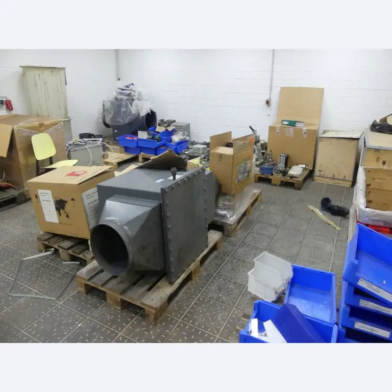 Equipement mécanique et accessoires d'une ancienne imprimerie en héliogravure-2