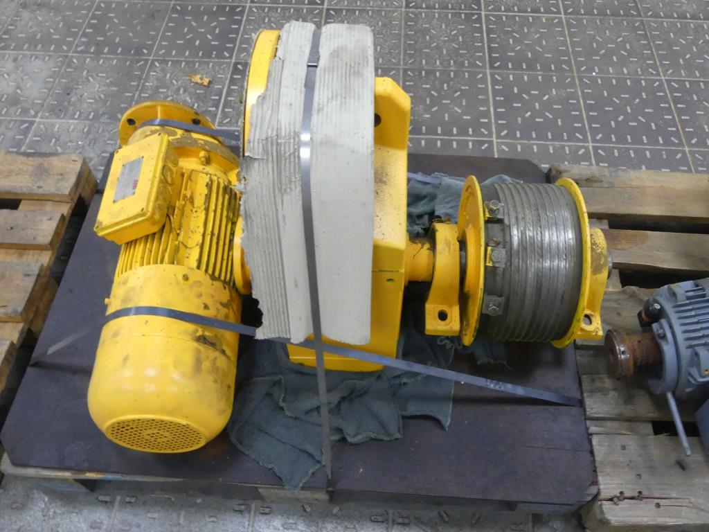 Maquinaria y accesorios de una antigua imprenta de huecograbado-4