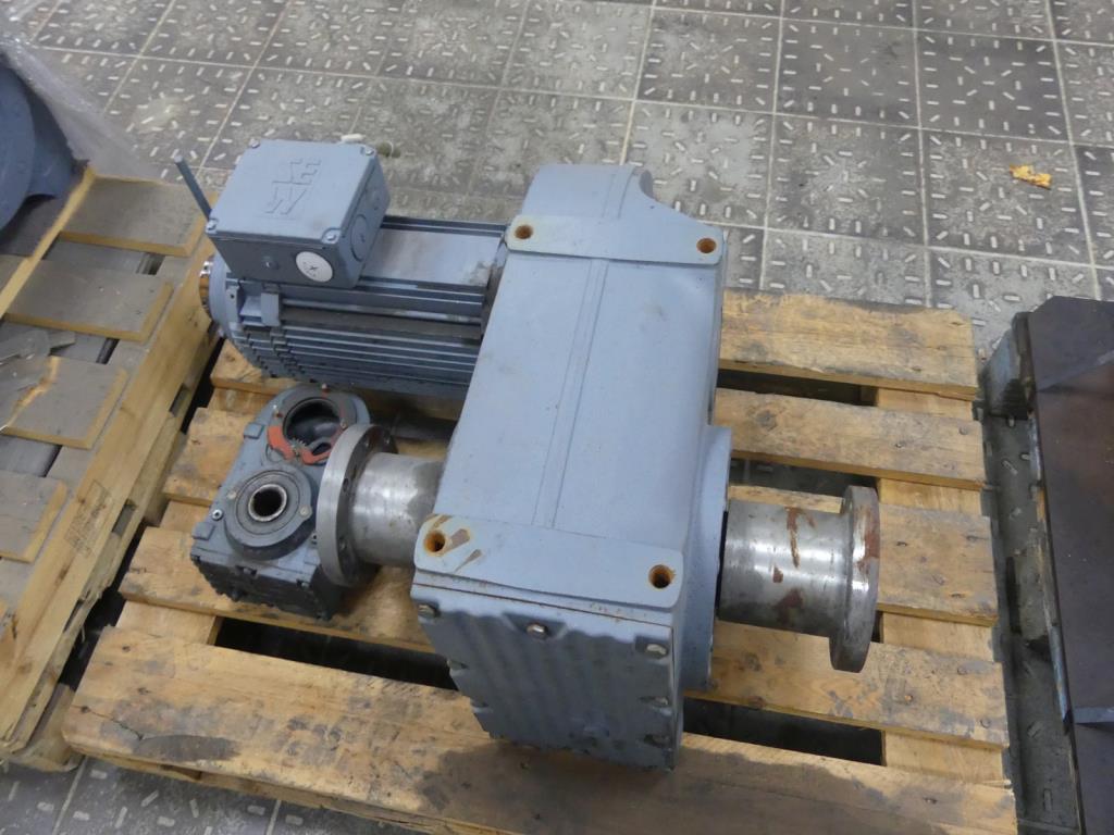 Maquinaria y accesorios de una antigua imprenta de huecograbado-5