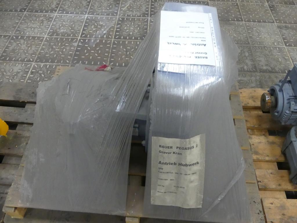 Maquinaria y accesorios de una antigua imprenta de huecograbado-6