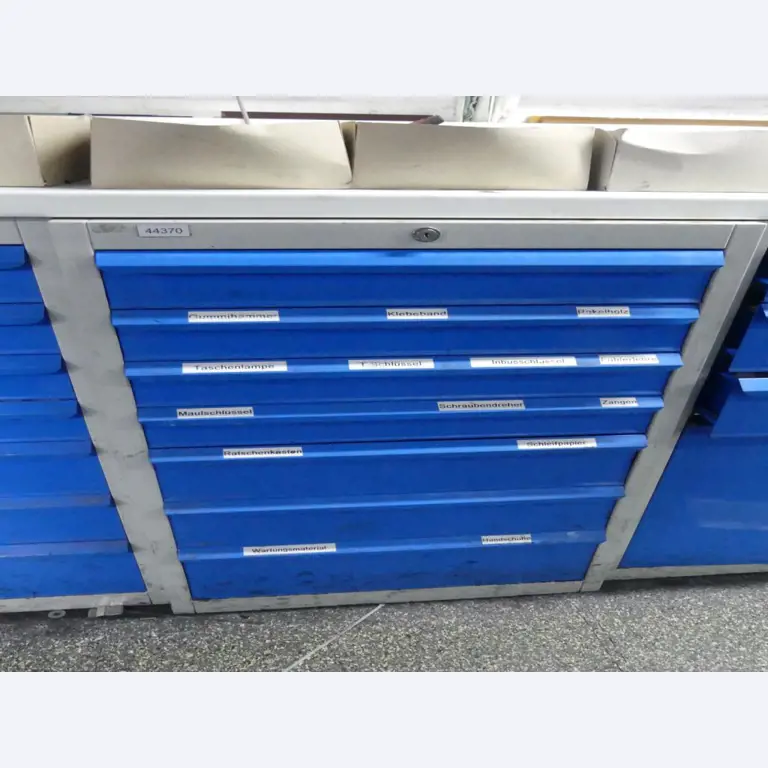 Equipement mécanique et accessoires d'une ancienne imprimerie en héliogravure-3