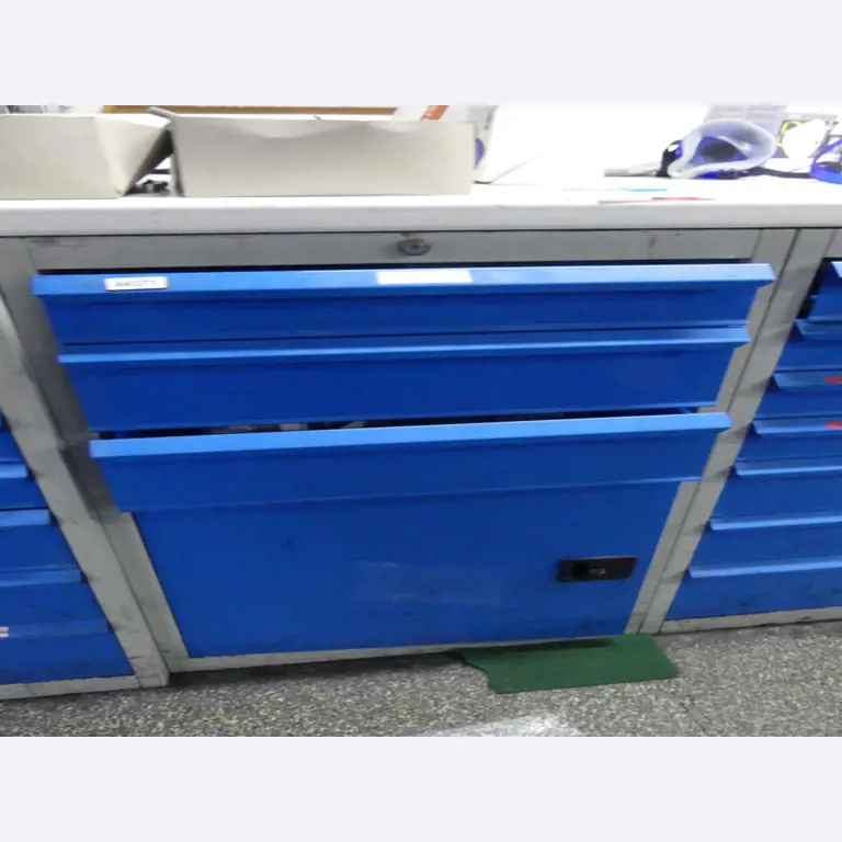 Equipement mécanique et accessoires d'une ancienne imprimerie en héliogravure-4