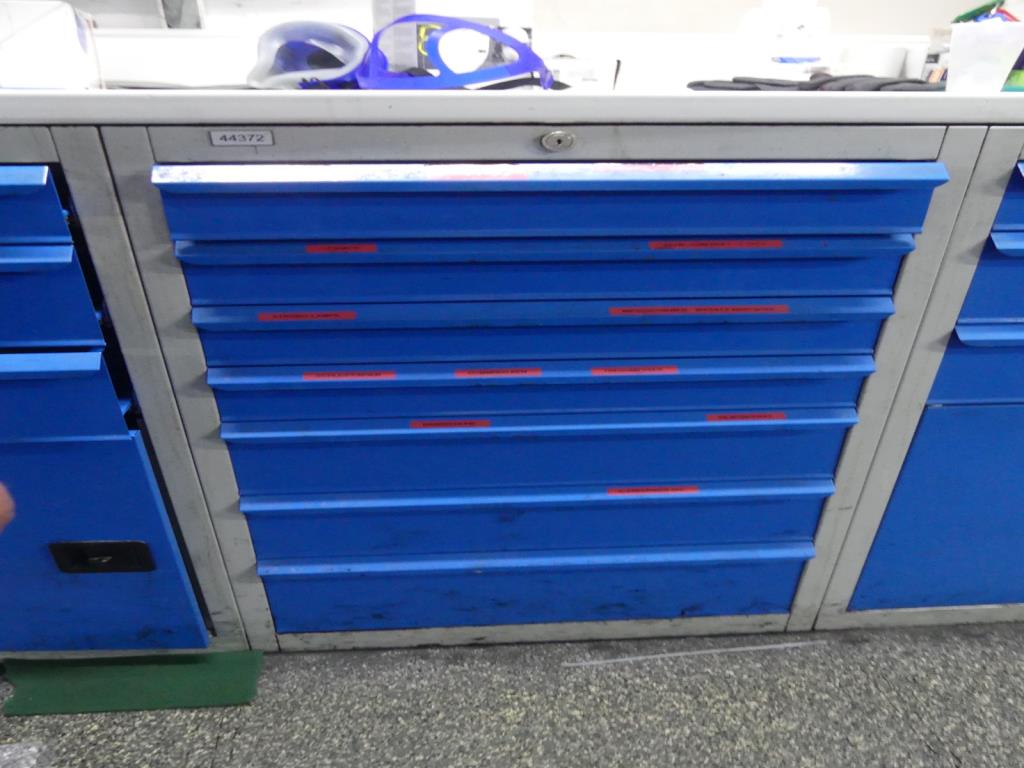 Maquinaria y accesorios de una antigua imprenta de huecograbado-5