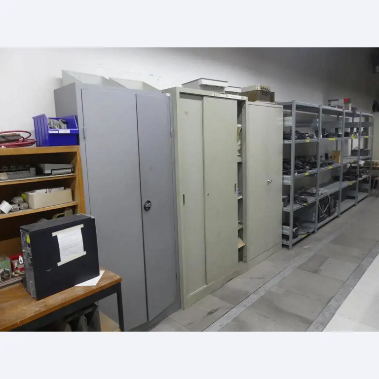 Equipement mécanique et accessoires d'une ancienne imprimerie en héliogravure-3