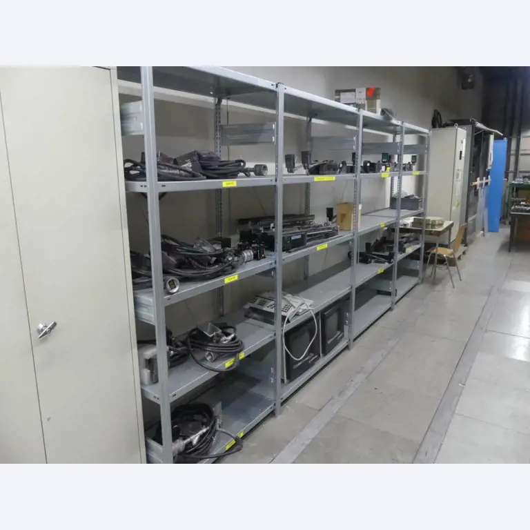 Equipement mécanique et accessoires d'une ancienne imprimerie en héliogravure-4