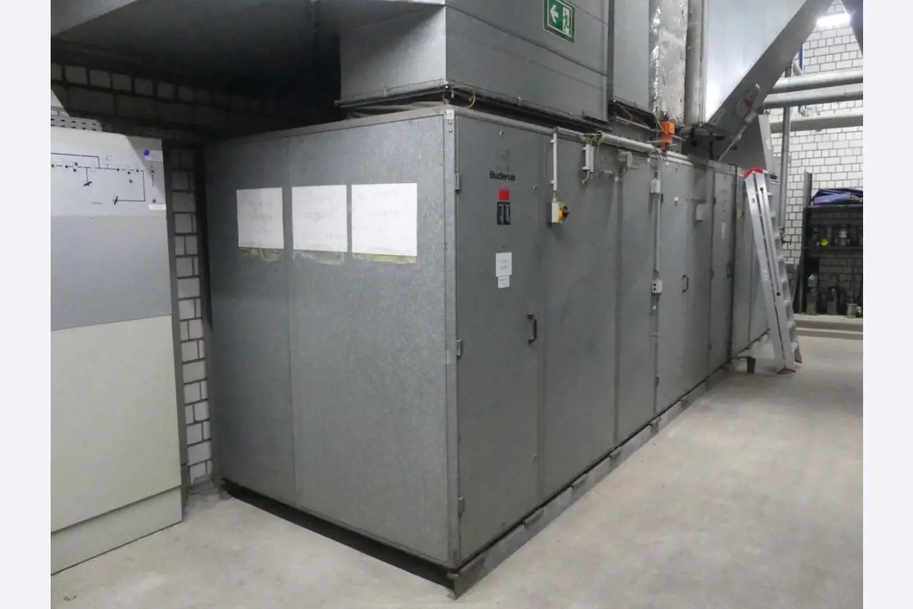 Maschinelle Einrichtung sowie Zubehör einer ehemaligen Tiefdruckerei-1