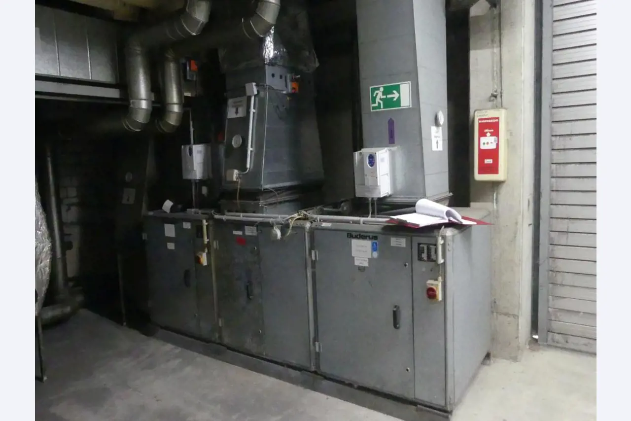 Maschinelle Einrichtung sowie Zubehör einer ehemaligen Tiefdruckerei-4