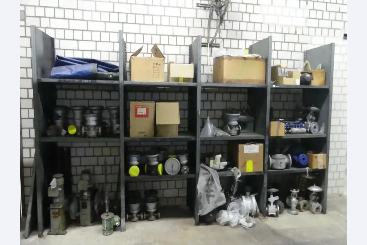 Maschinelle Einrichtung sowie Zubehör einer ehemaligen Tiefdruckerei-5