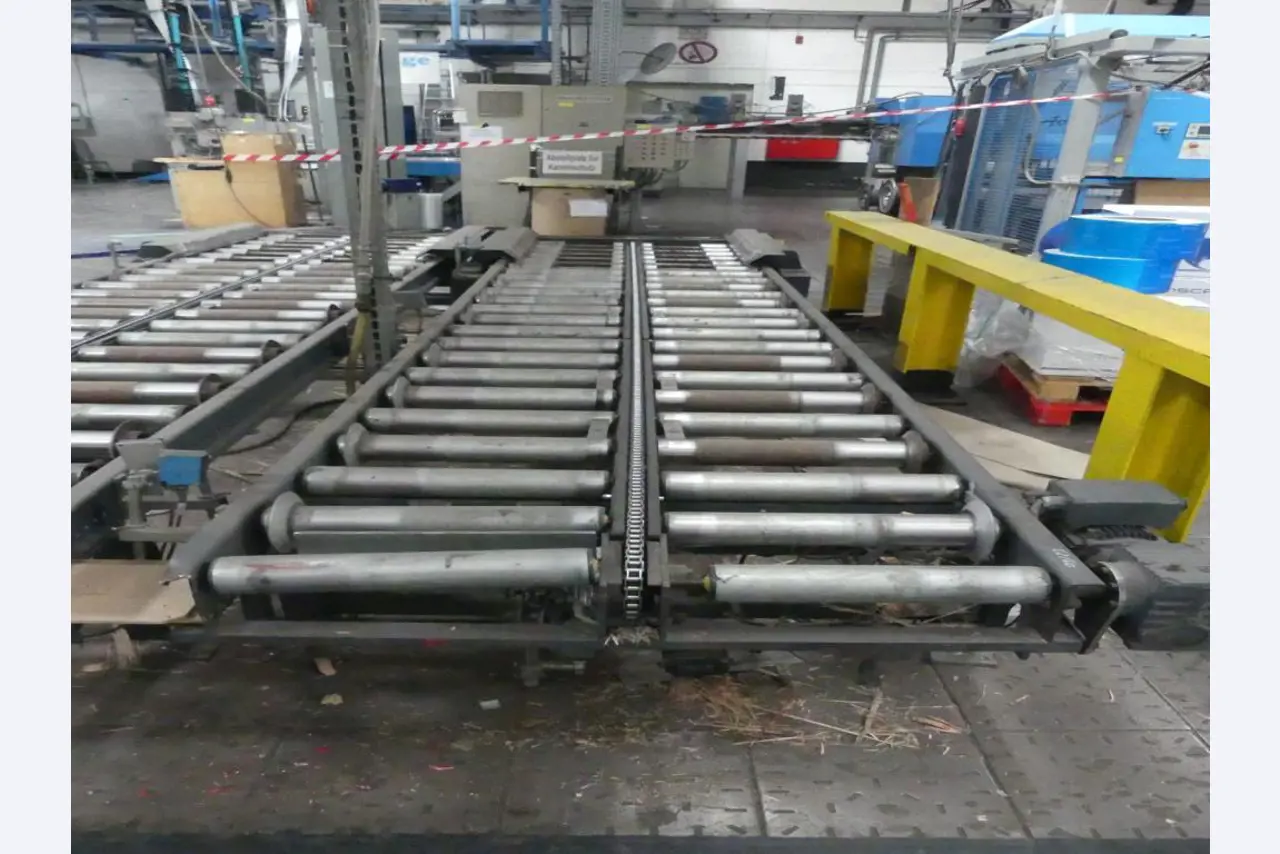 Equipement mécanique et accessoires d'une ancienne imprimerie en héliogravure-3