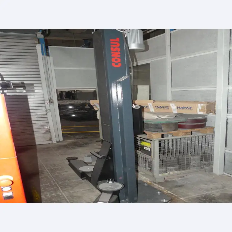 Equipement mécanique et accessoires d'une ancienne imprimerie en héliogravure-2