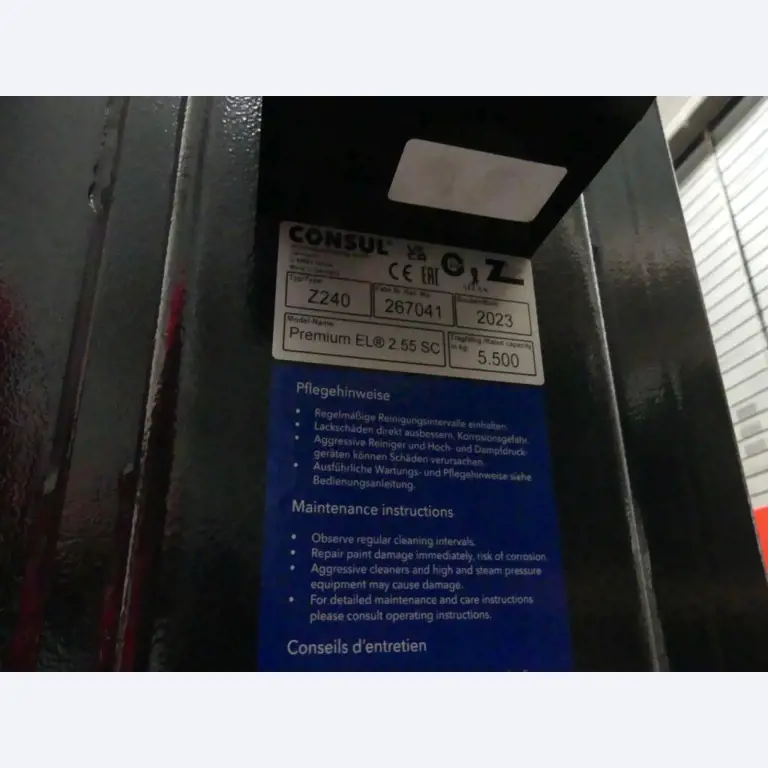 Equipement mécanique et accessoires d'une ancienne imprimerie en héliogravure-3