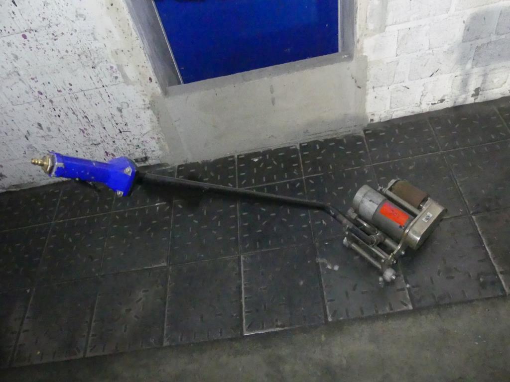 Maquinaria y accesorios de una antigua imprenta de huecograbado-2