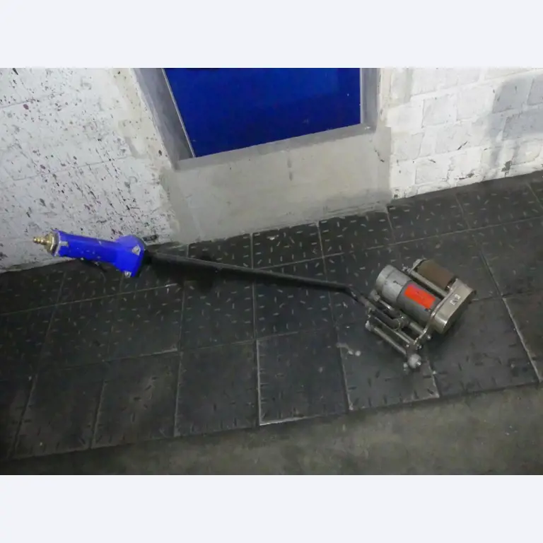 Maquinaria y accesorios de una antigua imprenta de huecograbado-2