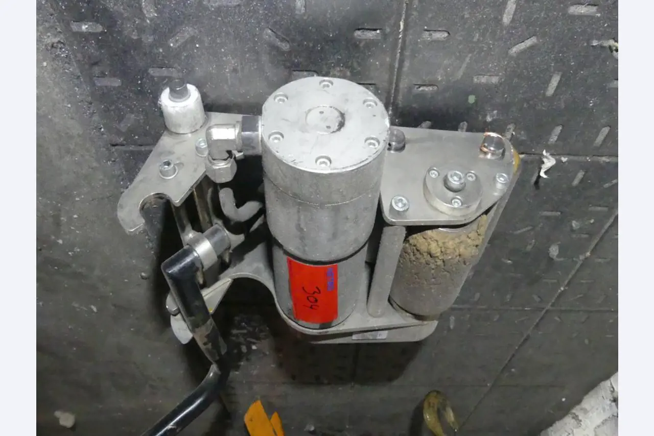 Maquinaria y accesorios de una antigua imprenta de huecograbado-3