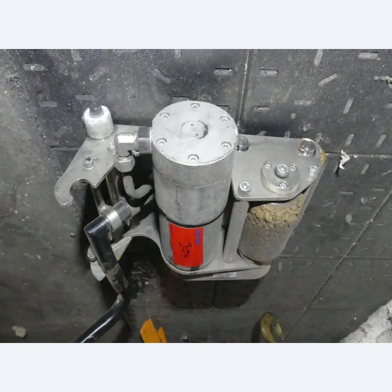 Maquinaria y accesorios de una antigua imprenta de huecograbado-3