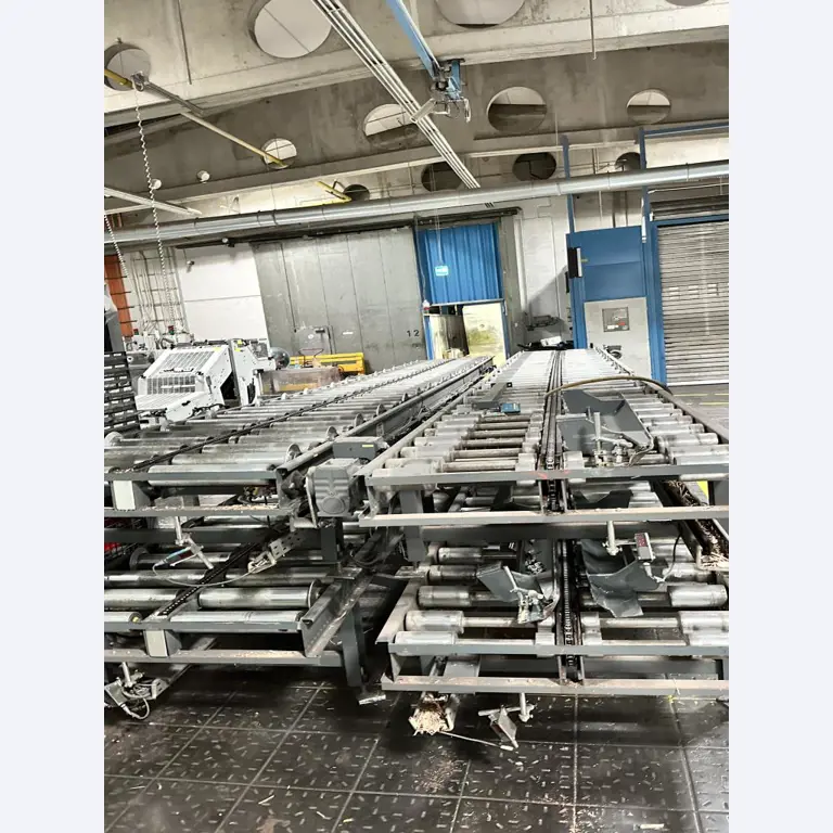 Equipement mécanique et accessoires d'une ancienne imprimerie en héliogravure-2