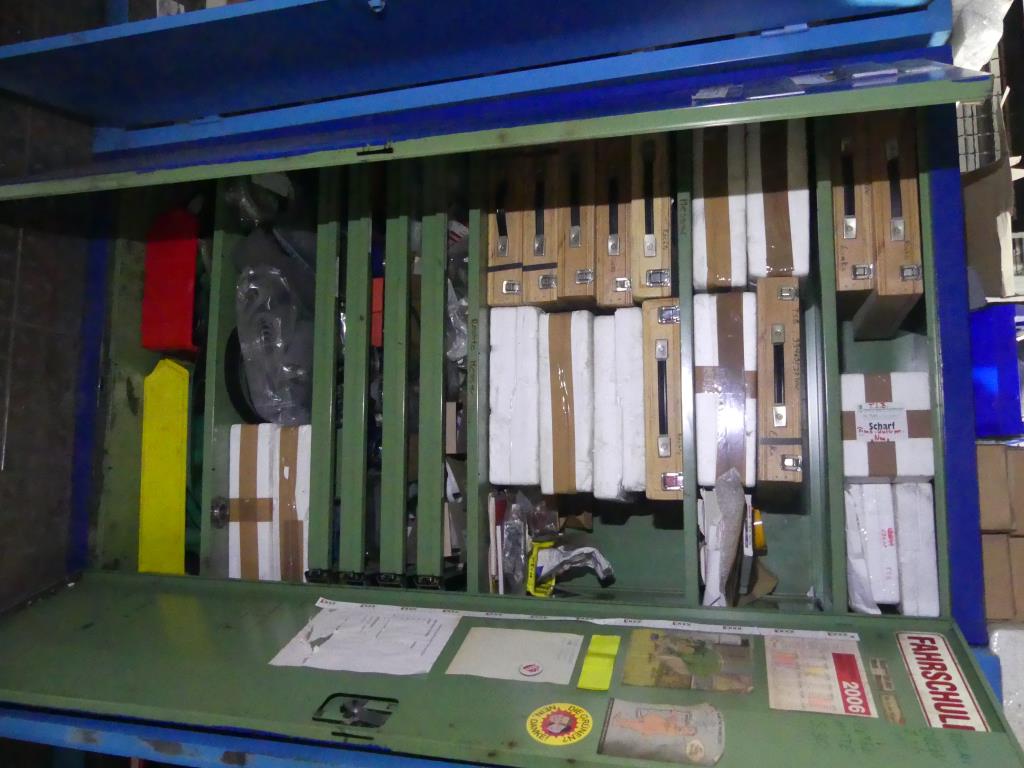 Maquinaria y accesorios de una antigua imprenta de huecograbado-5