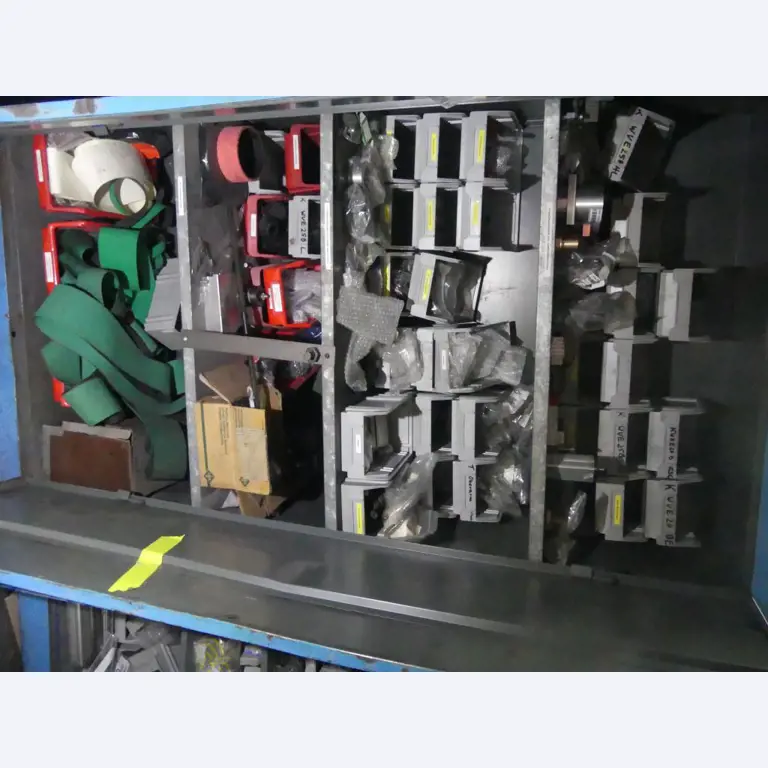 Equipement mécanique et accessoires d'une ancienne imprimerie en héliogravure-6