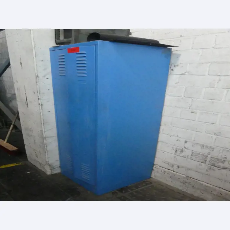 Maquinaria y accesorios de una antigua imprenta de huecograbado-1