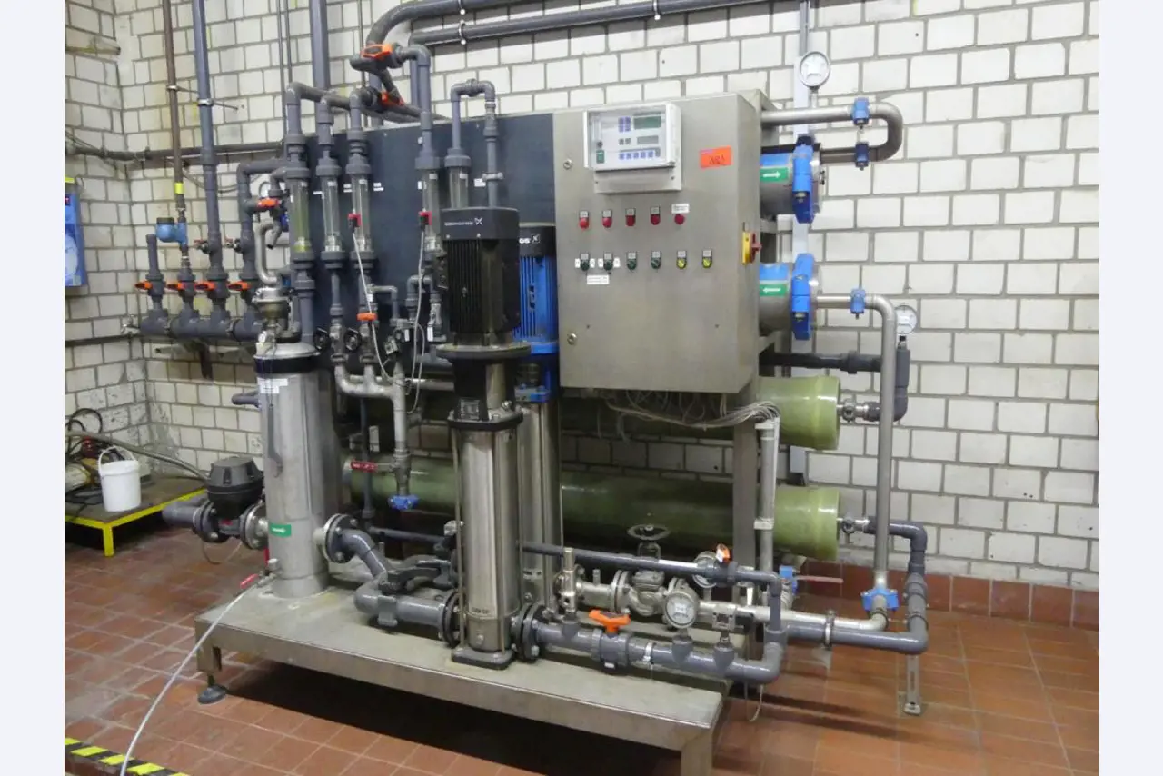 Equipement mécanique et accessoires d'une ancienne imprimerie en héliogravure-1