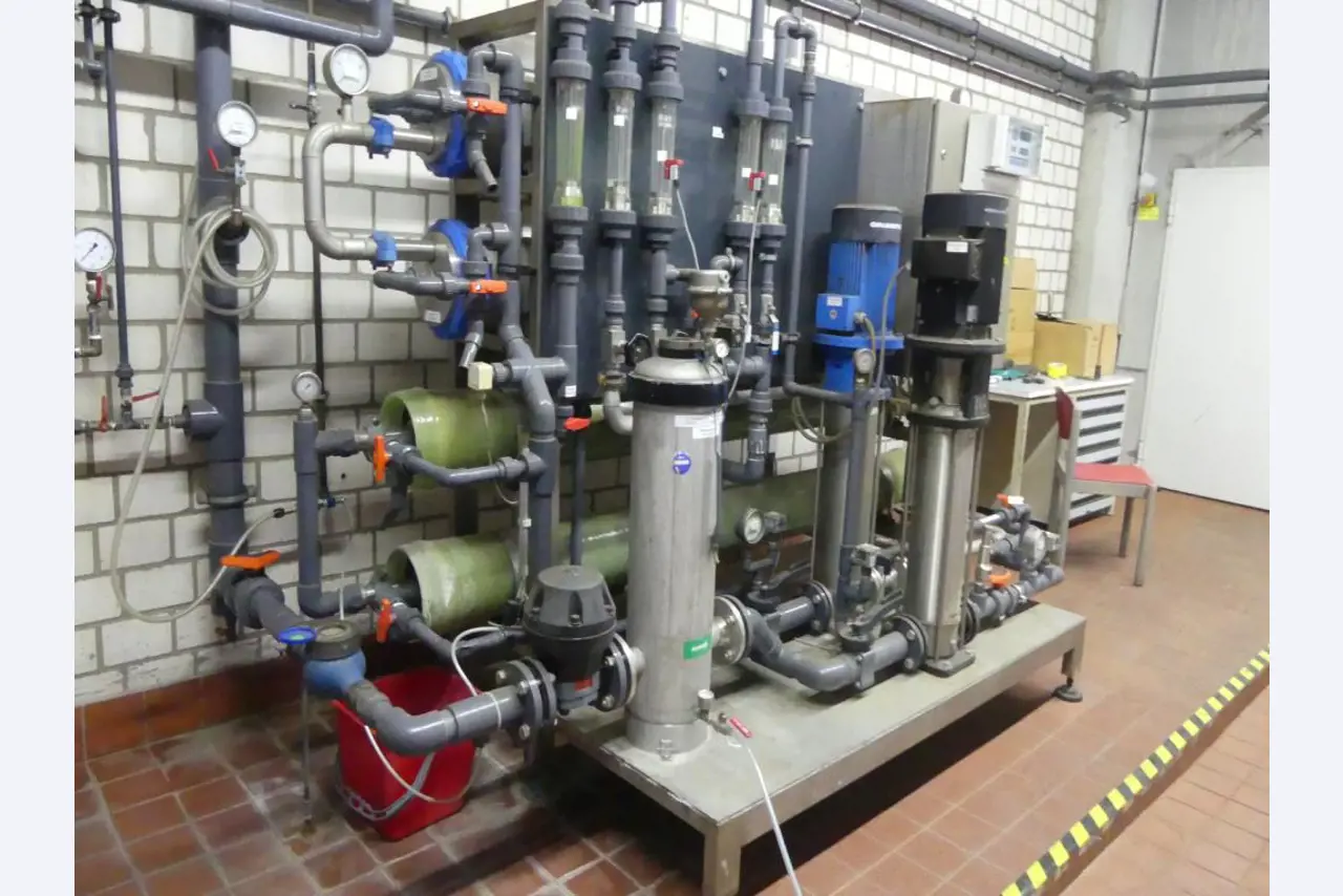 Equipement mécanique et accessoires d'une ancienne imprimerie en héliogravure-2