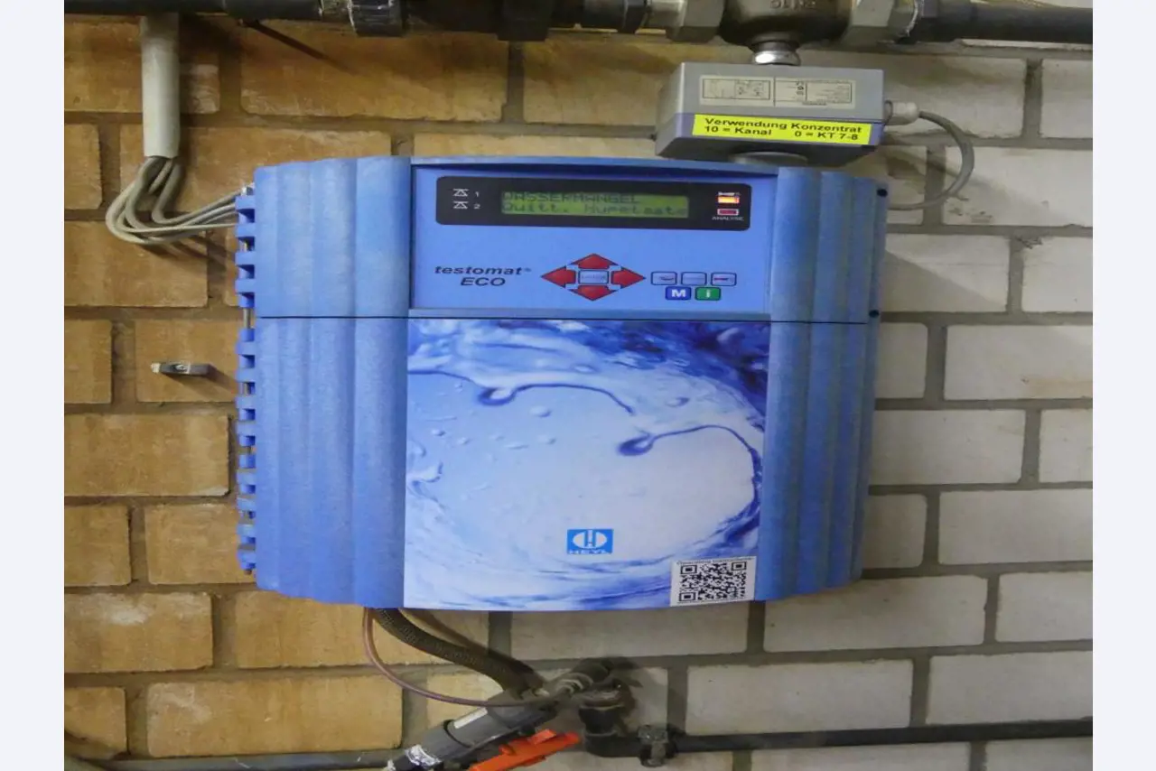 Equipement mécanique et accessoires d'une ancienne imprimerie en héliogravure-3