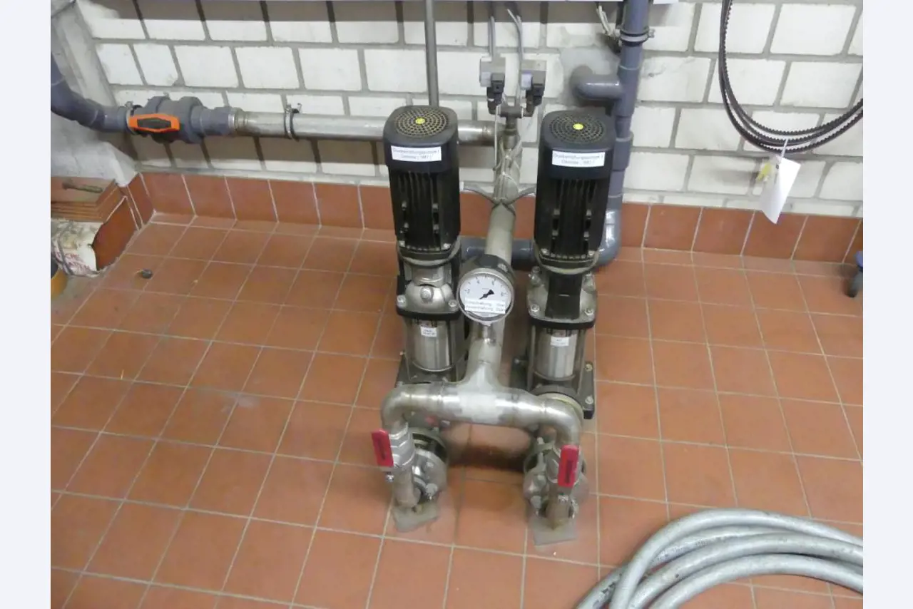 Equipement mécanique et accessoires d'une ancienne imprimerie en héliogravure-5