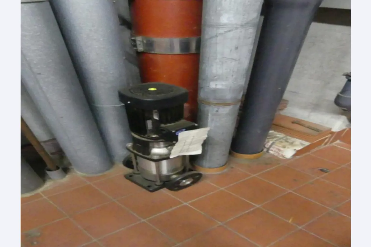 Equipement mécanique et accessoires d'une ancienne imprimerie en héliogravure-6