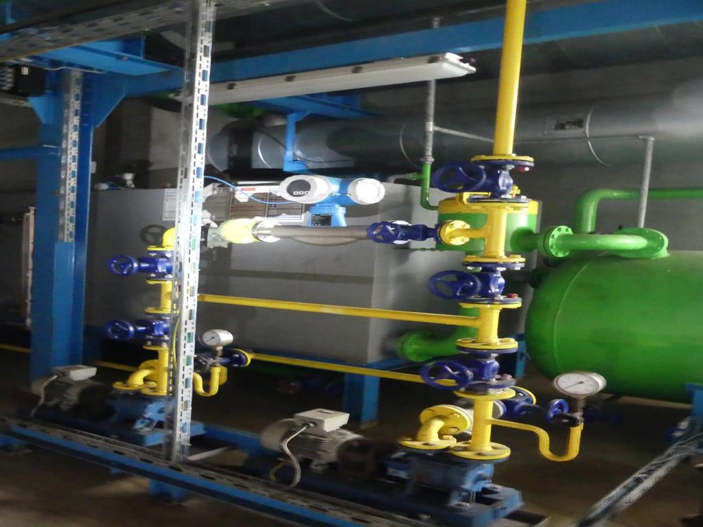 Maquinaria y accesorios de una antigua imprenta de huecograbado-2