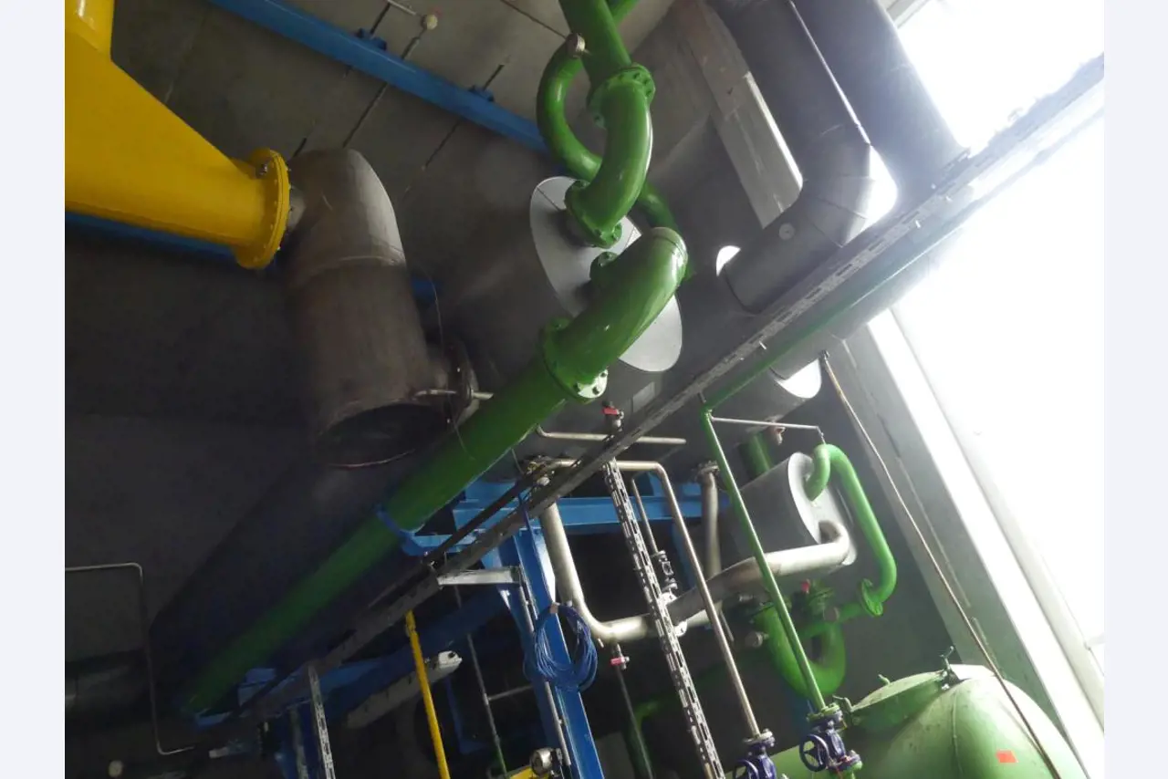 Equipement mécanique et accessoires d'une ancienne imprimerie en héliogravure-1