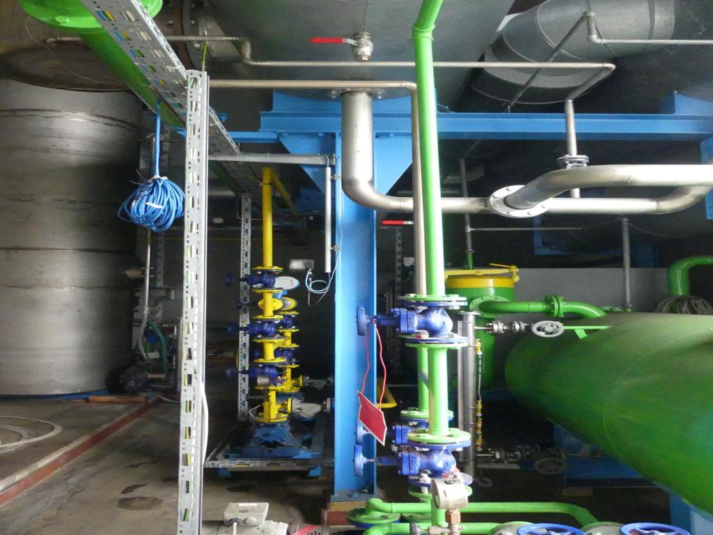 Maquinaria y accesorios de una antigua imprenta de huecograbado-3