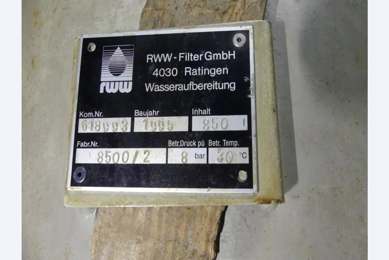 Equipement mécanique et accessoires d'une ancienne imprimerie en héliogravure-3