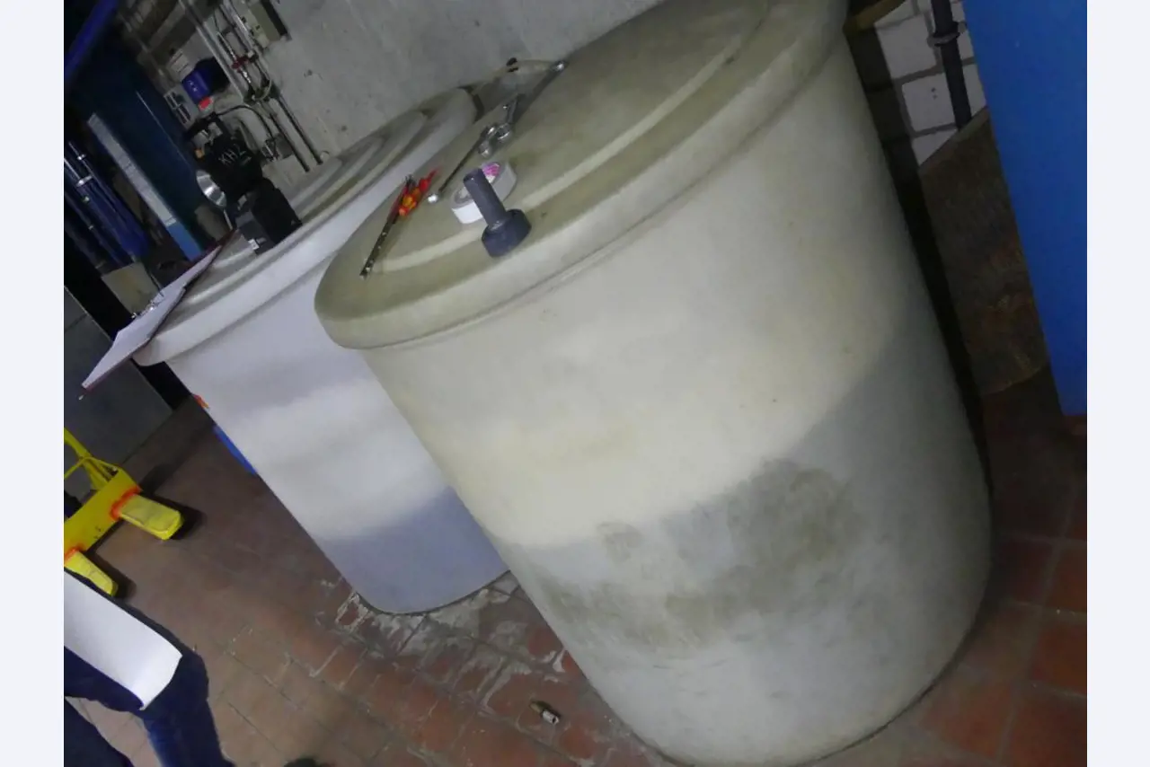 Equipement mécanique et accessoires d'une ancienne imprimerie en héliogravure-5