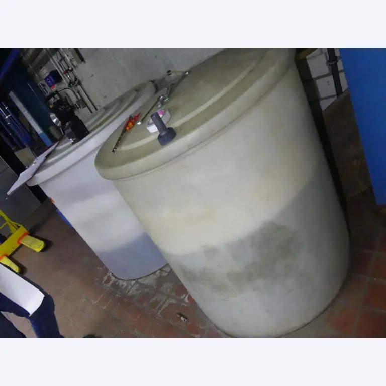 Equipement mécanique et accessoires d'une ancienne imprimerie en héliogravure-5