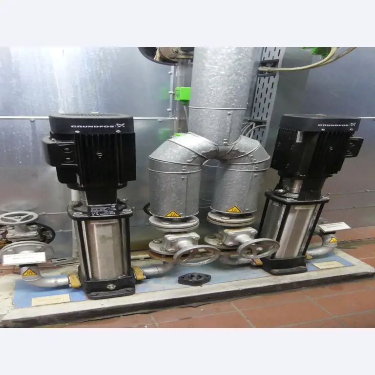 Equipement mécanique et accessoires d'une ancienne imprimerie en héliogravure-3