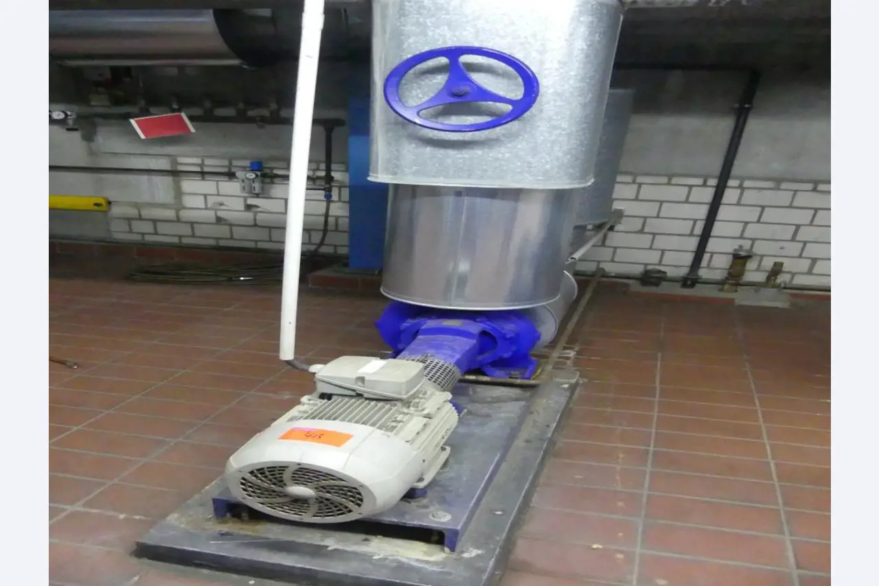 Equipement mécanique et accessoires d'une ancienne imprimerie en héliogravure-1